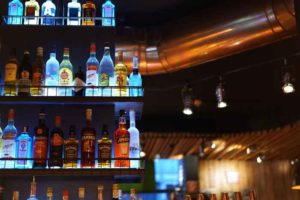 焼酎の熟成期間は？貯蔵方法の違いや特徴について解説