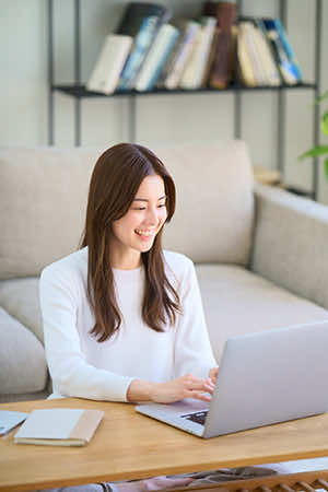 ホームページやパンフレットからお申込み